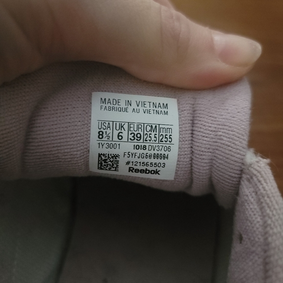 Reebok Classics - Picture 4 of 5